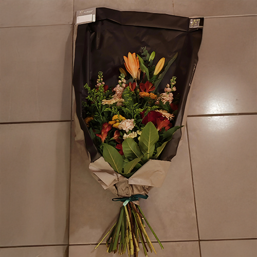 Bouquet gerbe à main colorée jaune, rouge et orange